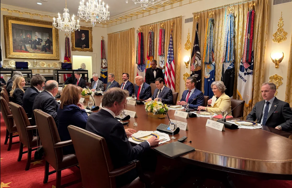Argentina y EE.UU. firman acuerdo comercial: Oxenford destaca el histórico encuentro Milei-Trump