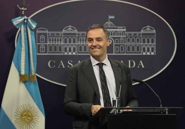 Adorni celebró la baja del riesgo país y la atribuyó a las decisiones económicas
