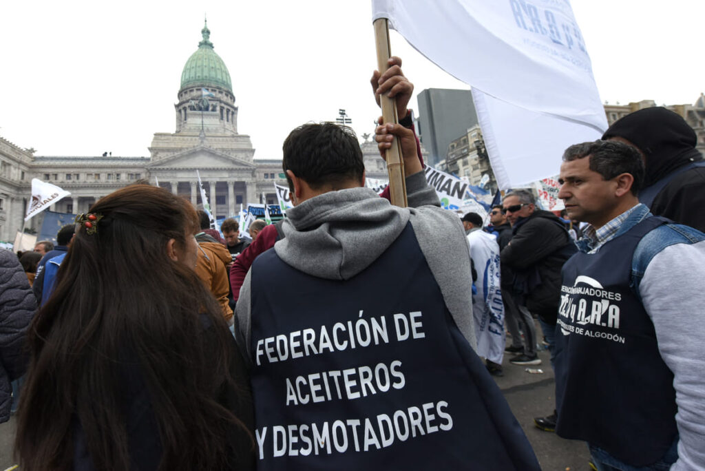 Fuerte enfrentamiento entre aceiteros y empresas por la reforma&nbsp;laboral