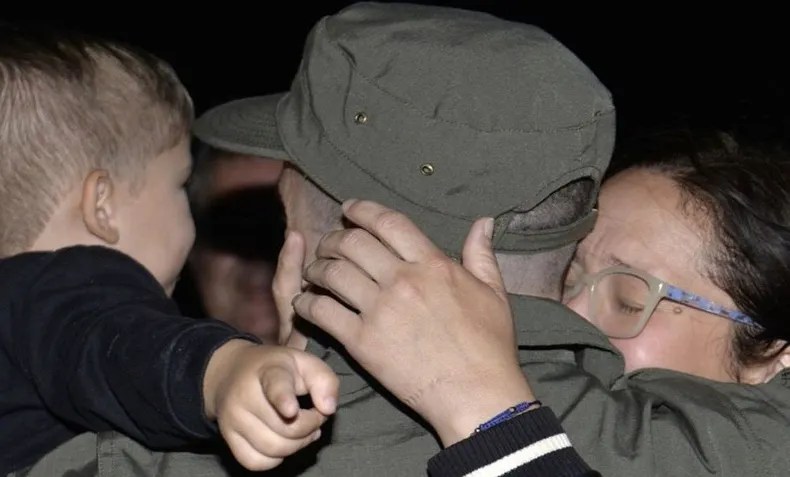 Esposa de Gallo critica la demora y valora el reencuentro tras 448 días