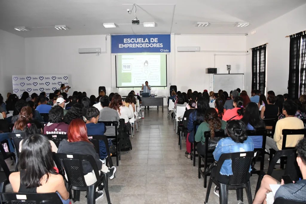 Salta genera oportunidades: Durand impulsa cursos de inglés y logra más de 1.000 inscriptos en toda la ciudad