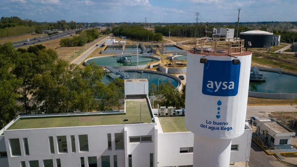 Avanza la privatización de AySA y crece la disputa entre grupos&nbsp;empresarios