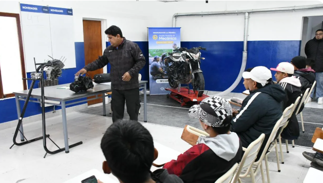La Escuela Municipal de Mecánica arrancó con más de 8 mil inscriptos, 32 comisiones completas y asistencia plena en su primera semana