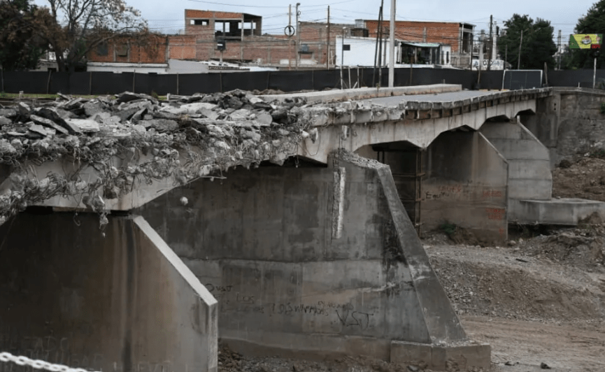 Durand sobre la demolición del viejo puente de Santa Lucía: “Invertir en infraestructura es prevenir problemas antes de que lleguen a los&nbsp;vecinos”