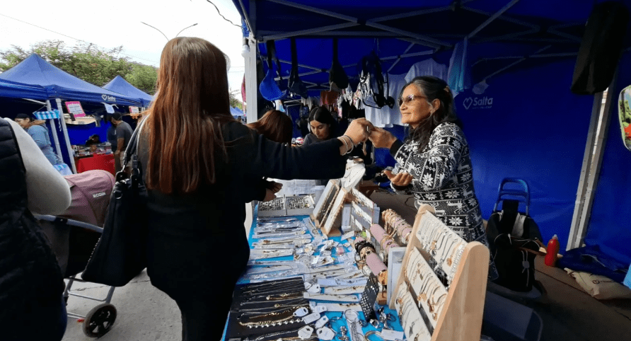 La Feria Tope volvió a los barrios de Salta con productos accesibles y promociones especiales para acompañar la economía cotidiana de las familias salteñas 