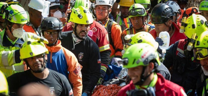 Rescatistas salvaron a un hombre atrapado más de 100 horas bajo los escombros tras los terremotos en Venezuela