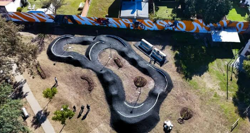 Durand construyó un bike park en el barrio Grand Bourg a partir de un pedido de los propios jóvenes: «Es simple: escuchamos y hacemos»