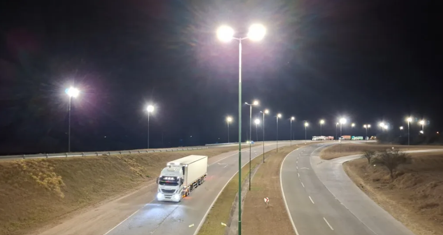 Durand transforma un pedido de los vecinos en obra: instala 450 nuevas luminarias LED en el Acceso Norte para mejorar la seguridad
