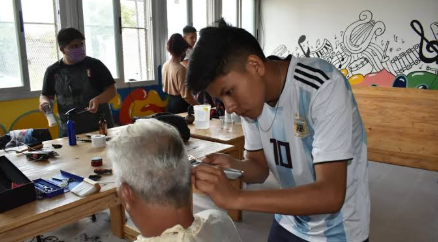 Más de mil personas se anotaron en la Escuela Municipal de Peluquería y Barbería de Salta