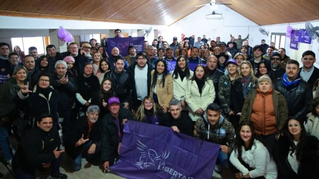 Tensión en Colón durante la inauguración de una sede de La Libertad Avanza