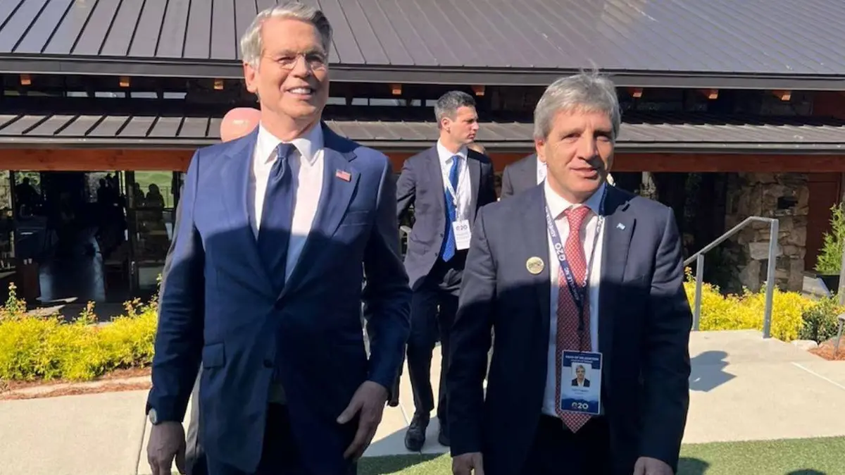 Caputo se reunió con Bessent y recibió un fuerte respaldo al plan económico argentino