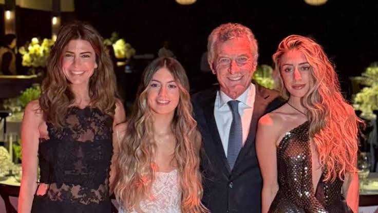 Macri estuvo en la fiesta de 15 de Antonia y las fotos con Awada hablaron solas